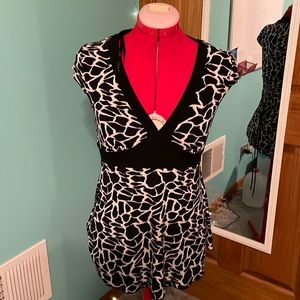 A. Byer Black/White Shirt, Size Small